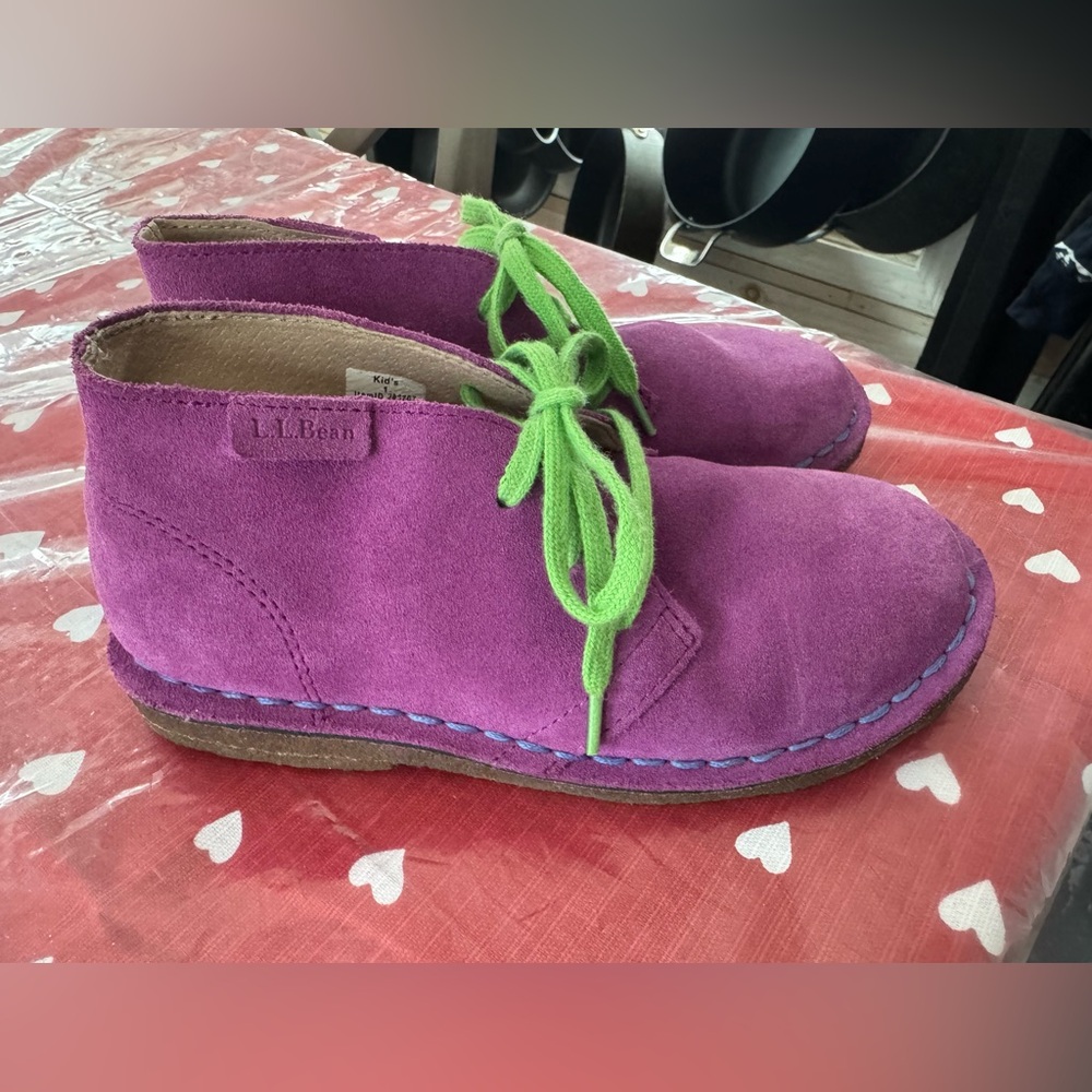 LL Bean Purple Suede Kids’ Chukkas Sz 1 green laces